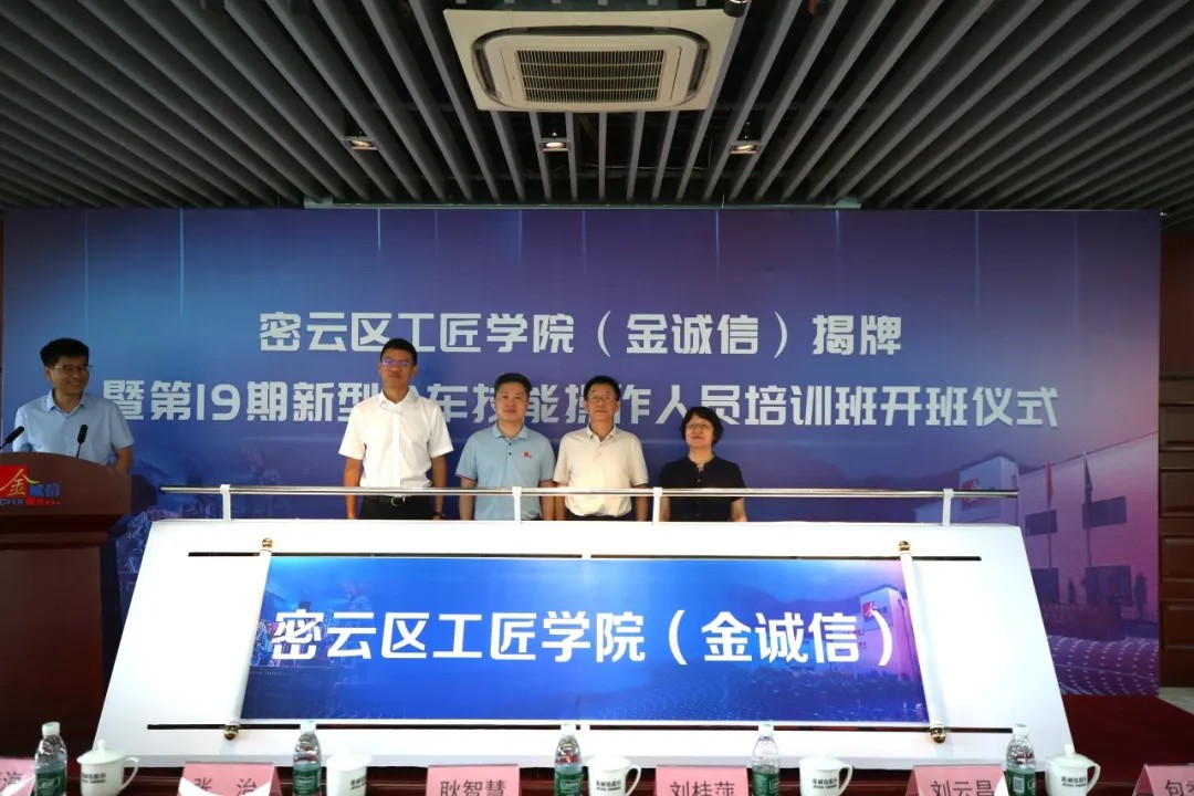 伟德体育 - 综合体育赛事平台|奥体中心相助同伴